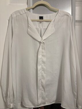 White Long Sleeve V-Neck Blouse size XL PtP 23 in Length 27 in